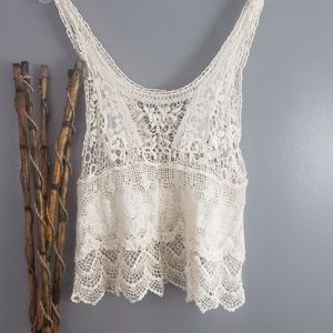 UR VA NA  Crocheted tank top